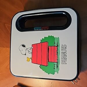 Peanuts Grill Cheese Press NWOB